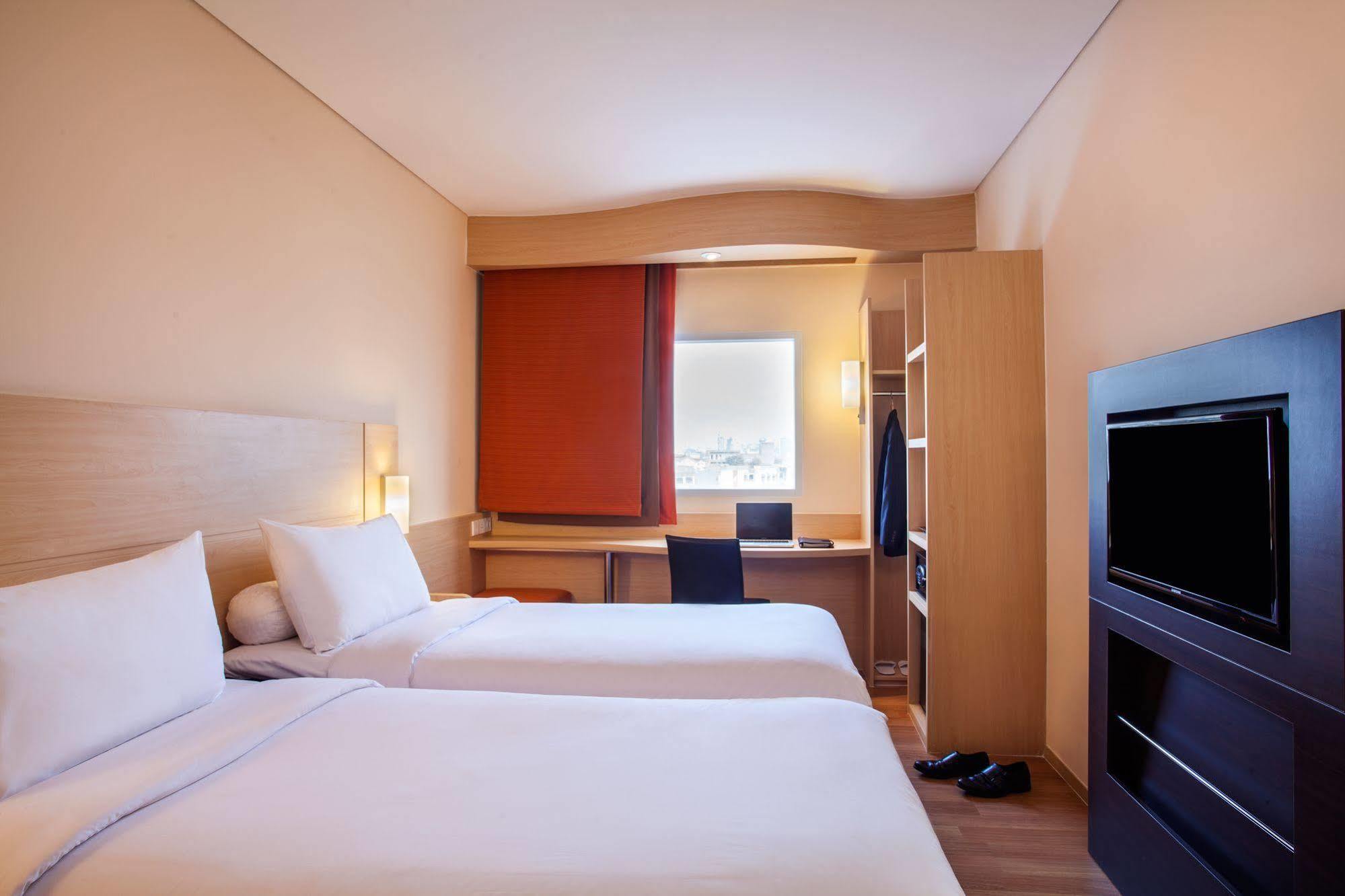 Ibis Jakarta Harmoni Εξωτερικό φωτογραφία