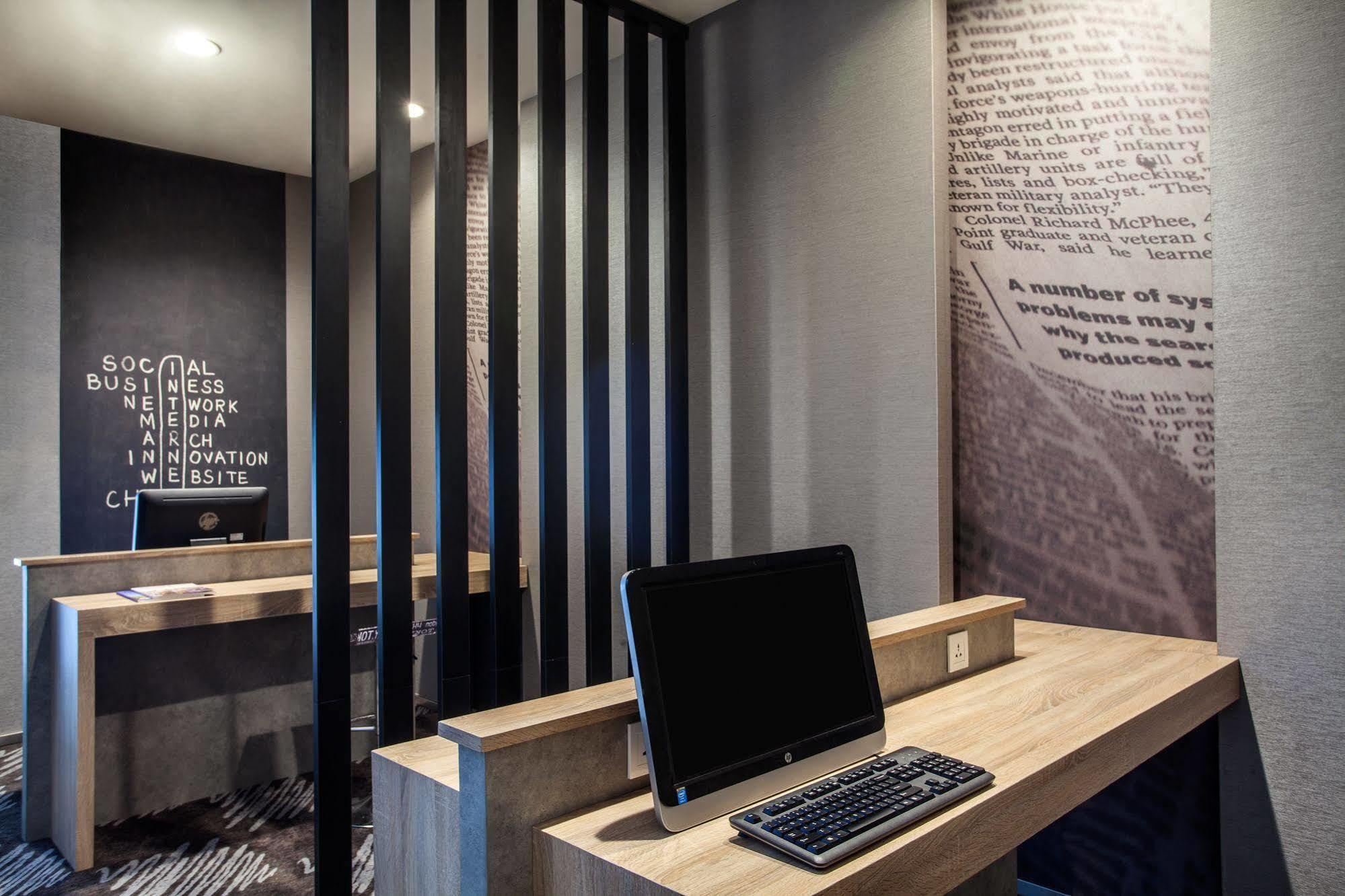 Ibis Jakarta Harmoni Εξωτερικό φωτογραφία